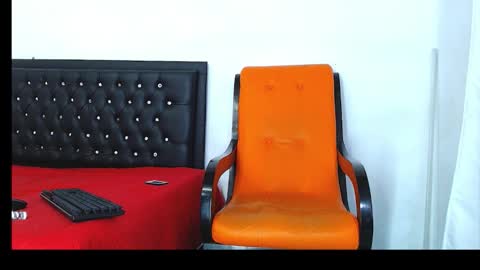 Snapshot of damian_hart_24cm chatting on February 27, 2:30 am damian_hart_24cm online show from February 27, 2:30 am