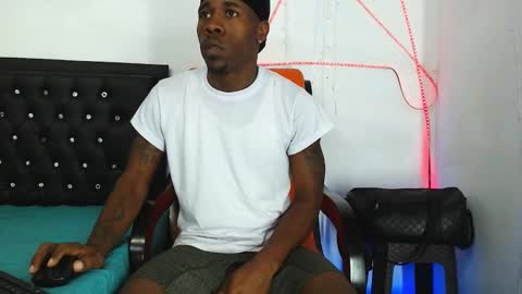 Snapshot of damian_hart_24cm chatting on October 12, 2:55 pm damian_hart_24cm online show from October 12, 2:55 pm