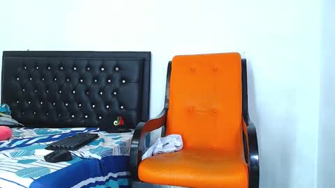 Snapshot of damian_hart_24cm chatting on February 14, 1:45 am damian_hart_24cm online show from February 14, 1:45 am