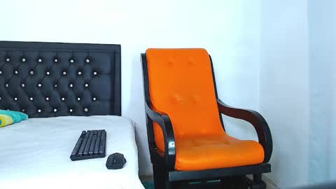 Snapshot of damian_hart_24cm chatting on January 18, 12:15 pm damian_hart_24cm online show from January 18, 12:15 pm