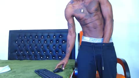Snapshot of damian_hart_24cm chatting on January 19, 12:28 pm damian_hart_24cm online show from January 19, 12:28 pm