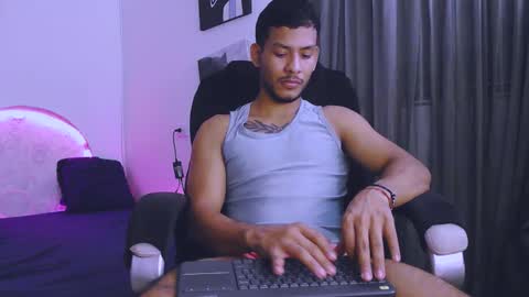 instagram damiannreed. online show from March 10, 3:12 am