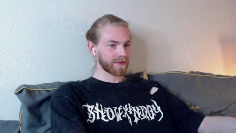 Snapshot of damien_diamond chatting on January 28, 9:19 pm damien_diamond online show from January 28, 9:19 pm