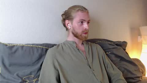 Snapshot of damien_diamond chatting on September 21, 9:37 pm damien_diamond online show from September 21, 9:37 pm
