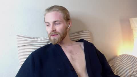 Snapshot of damien_diamond chatting on February 28, 1:15 am damien_diamond online show from February 28, 1:15 am