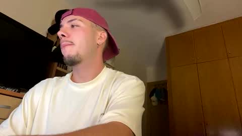 Snapshot of damncore chatting on October 11, 10:58 pm damncore online show from October 11, 10:58 pm