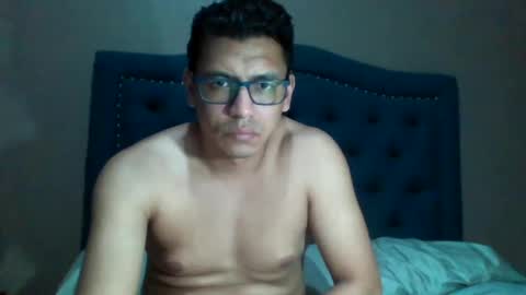 Snapshot of damnsexy0102 chatting on January 13, 4:39 am DamnSexy0102 online show from January 13, 4:39 am