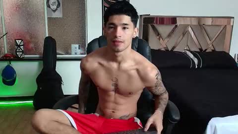 Snapshot of damon_333 chatting on October 18, 6:57 pm Damon online show from October 18, 6:57 pm