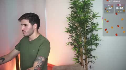 Snapshot of damon_frost chatting on October 8, 8:35 pm damon_frost online show from October 8, 8:35 pm