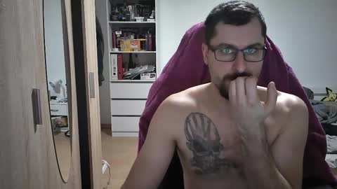 Snapshot of dan_the_man405 chatting on February 28, 7:35 pm King Dan online show from February 28, 7:35 pm