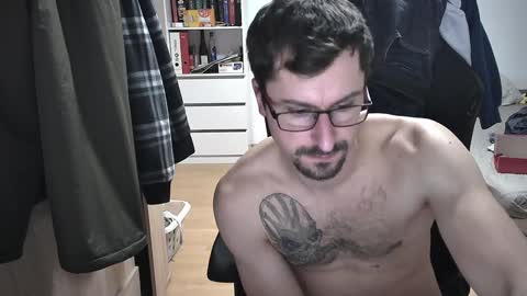 Snapshot of dan_the_man405 chatting on February 1, 6:40 pm King Dan online show from February 1, 6:40 pm