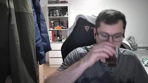 Snapshot of dan_the_man405 chatting on December 3, 8:50 pm King Dan online show from December 3, 8:50 pm