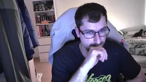 Snapshot of dan_the_man405 chatting on December 10, 7:43 pm King Dan online show from December 10, 7:43 pm