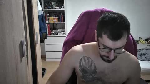 Snapshot of dan_the_man405 chatting on February 24, 7:19 pm King Dan online show from February 24, 7:19 pm