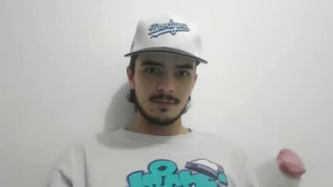 Snapshot of dani_42017 chatting on February 9, 11:14 am dani_42017 online show from February 9, 11:14 am