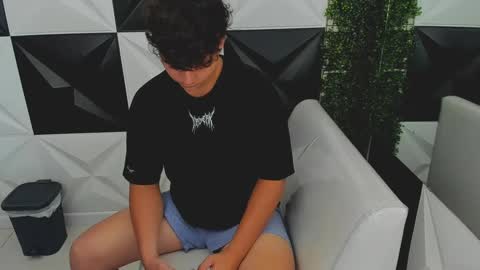Snapshot of dani_cumboy chatting on October 8, 2:21 pm dani_cumboy online show from October 8, 2:21 pm