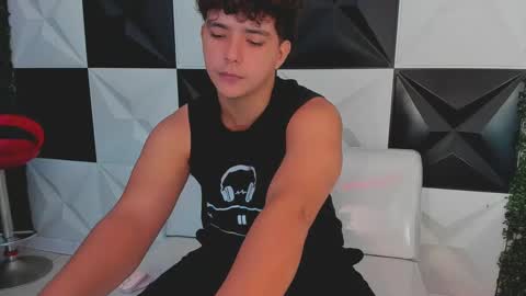 Snapshot of dani_cumboy chatting on October 2, 2:43 pm dani_cumboy online show from October 2, 2:43 pm