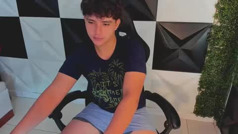 Snapshot of dani_cumboy chatting on October 6, 2:11 pm dani_cumboy online show from October 6, 2:11 pm