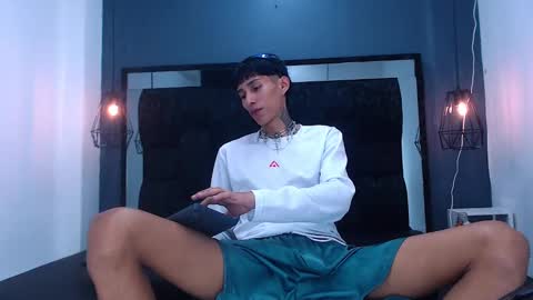 Snapshot of daniel_delux_ chatting on October 8, 11:47 am Daniel Delux online show from October 8, 11:47 am