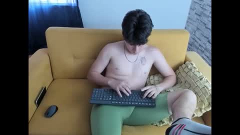 daniel_leon_c online show from April 20, 7:05 pm