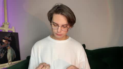 Snapshot of danieltuckerr chatting on October 1, 2:21 pm danieltuckerr online show from October 1, 2:21 pm