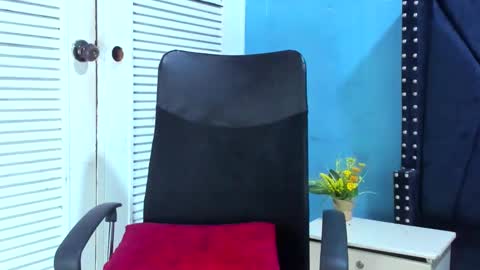 Snapshot of danii_scot chatting on February 18, 3:53 am Dani online show from February 18, 3:53 am