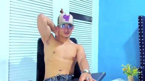 Snapshot of danii_scot chatting on February 15, 4:03 am Dani online show from February 15, 4:03 am