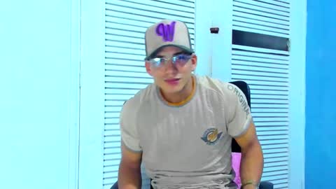 Snapshot of danii_scot chatting on February 11, 3:50 am Dani online show from February 11, 3:50 am