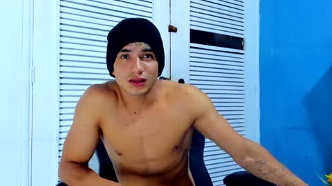 Snapshot of danii_scot chatting on December 11, 5:01 am Dani online show from December 11, 5:01 am