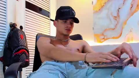 Snapshot of danii_scot chatting on October 3, 4:17 am Dani online show from October 3, 4:17 am