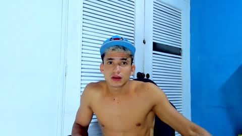 Snapshot of danii_scot chatting on December 16, 4:02 am Dani online show from December 16, 4:02 am