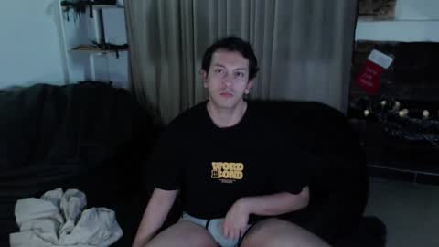 Snapshot of danruiz33 chatting on January 4, 3:50 am Dan online show from January 4, 3:50 am