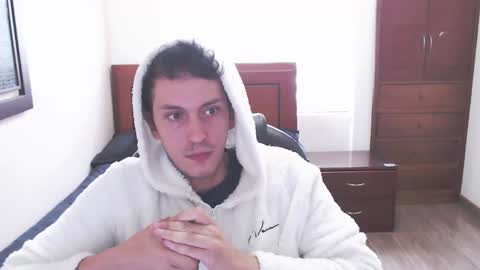 Snapshot of danruiz33 chatting on February 6, 3:31 pm Dan online show from February 6, 3:31 pm