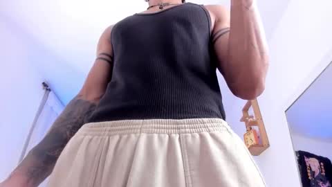 Snapshot of dante_cooper_0 chatting on January 15, 1:45 am dante_cooper_0 online show from January 15, 1:45 am