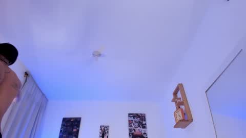 Snapshot of dante_cooper_0 chatting on January 28, 2:32 am dante_cooper_0 online show from January 28, 2:32 am