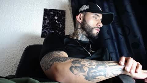 Snapshot of dante_d_angelo_ chatting on September 23, 7:29 am dante_d_angelo_ online show from September 23, 7:29 am
