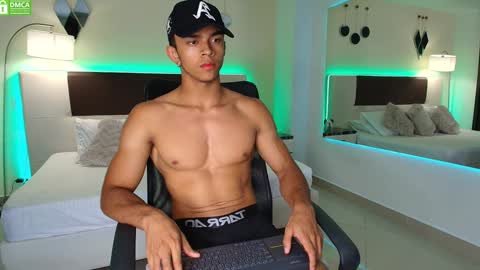 Snapshot of danteestone chatting on January 18, 2:29 am Dante online show from January 18, 2:29 am