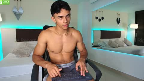 Snapshot of danteestone chatting on January 29, 6:28 pm Dante online show from January 29, 6:28 pm