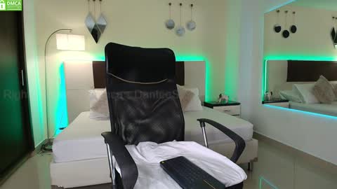 Snapshot of danteestone chatting on January 23, 5:42 pm Dante online show from January 23, 5:42 pm