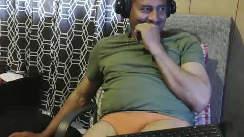 Snapshot of dantehot82 chatting on February 1, 8:58 pm dantehot82 online show from February 1, 8:58 pm