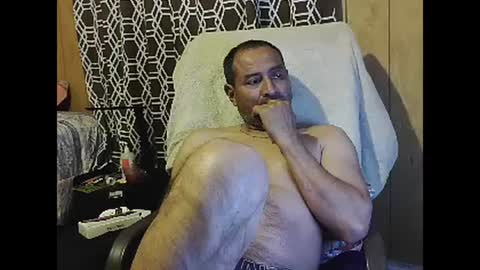 Snapshot of dantehot82 chatting on February 9, 12:18 am dantehot82 online show from February 9, 12:18 am