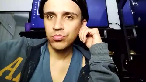Snapshot of danylano chatting on October 19, 7:00 am Daniel online show from October 19, 7:00 am