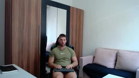 darius_94 online show from April 23, 5:01 am