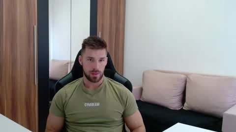 darius_94 online show from March 4, 10:44 am