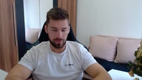 darius_94 online show from November 30, 7:54 am