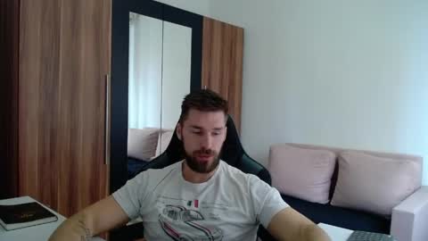 darius_94 online show from April 13, 8:04 am