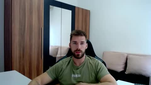 darius_94 online show from June 7, 9:27 am
