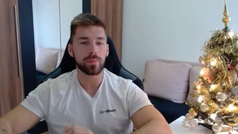 darius_94 online show from December 1, 7:55 am