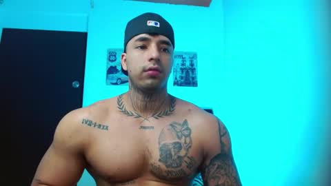 Snapshot of darius_phoenix chatting on September 8, 8:41 pm Darius Phoenix online show from September 8, 8:41 pm