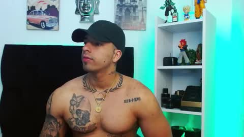Snapshot of darius_phoenix chatting on January 3, 2:40 pm Darius Phoenix online show from January 3, 2:40 pm